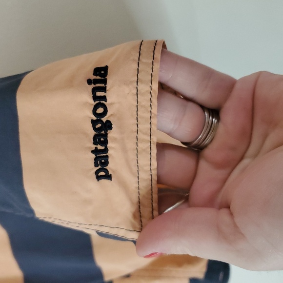 Patagonia Mens Wavefarer 8' Board Shorts Size 34 Alisal Stripe Navy Blue Pocket - Picture 2 of 11